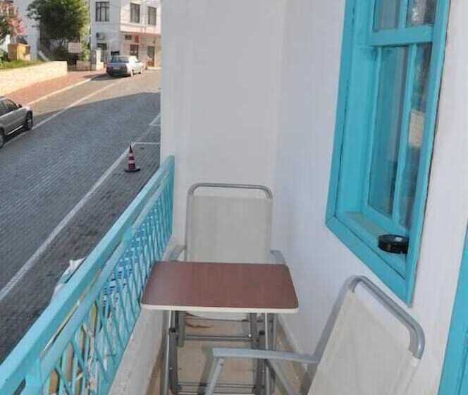 四人标准间, Nisa