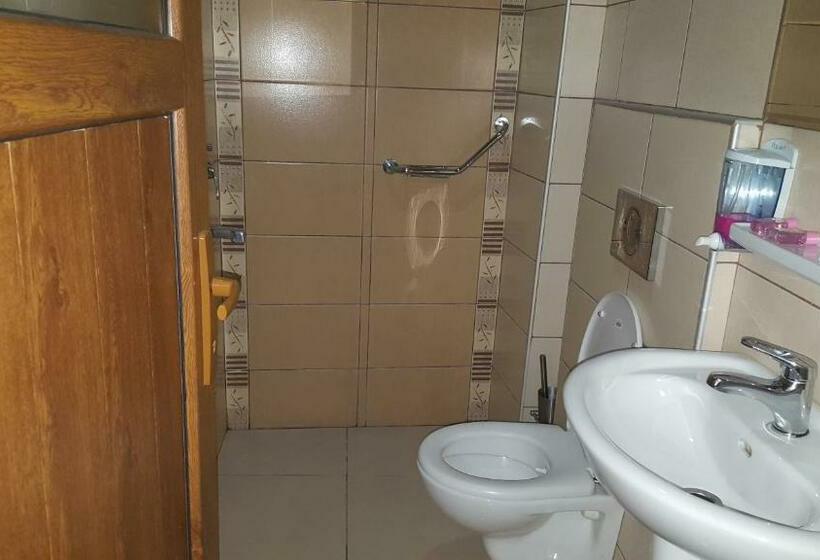 Economy Triple Room, özgür