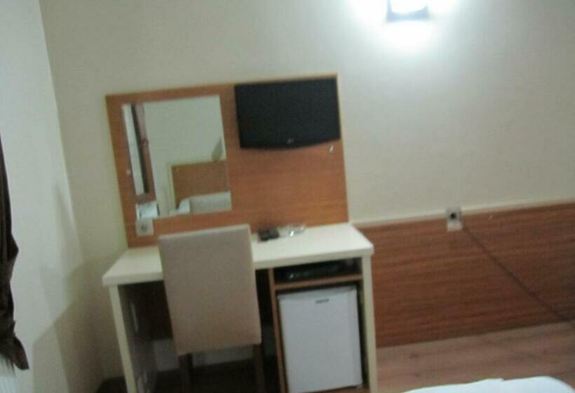 Economy Triple Room, özgür