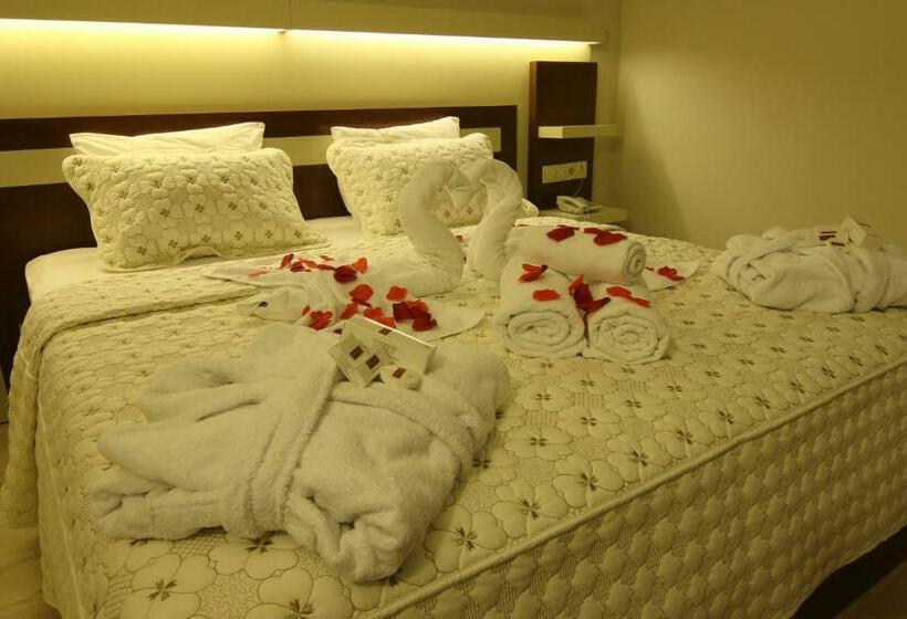 جناح كلاسيكي, Royal Bilgic