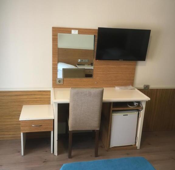 Economy Triple Room, özgür