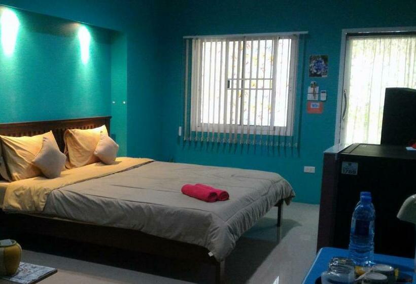 キングサイズベッドのスーペリアルーム, Baan Benjathip