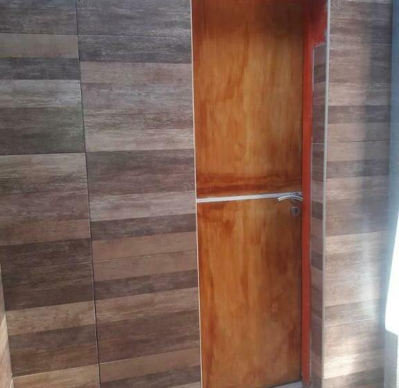 اتاق استاندارد سه تخته با سرویس بهداشتی مشترک, Hostel Ruca Potu