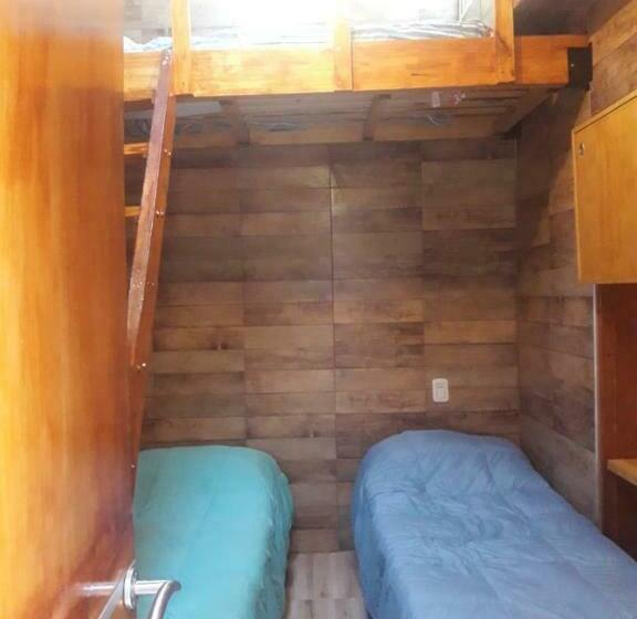 اتاق استاندارد سه تخته با سرویس بهداشتی مشترک, Hostel Ruca Potu