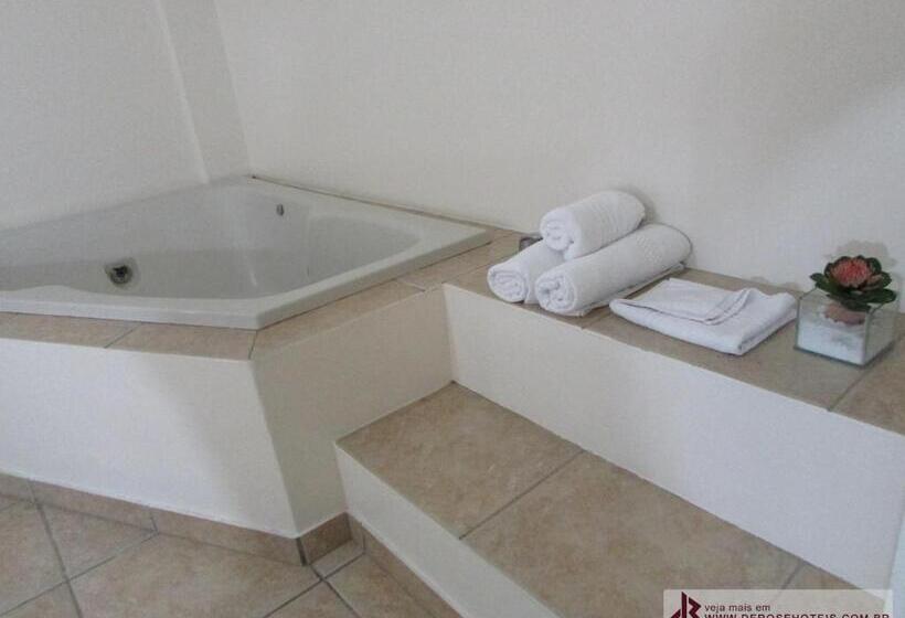 자쿠지 스위트, De Rose Palace