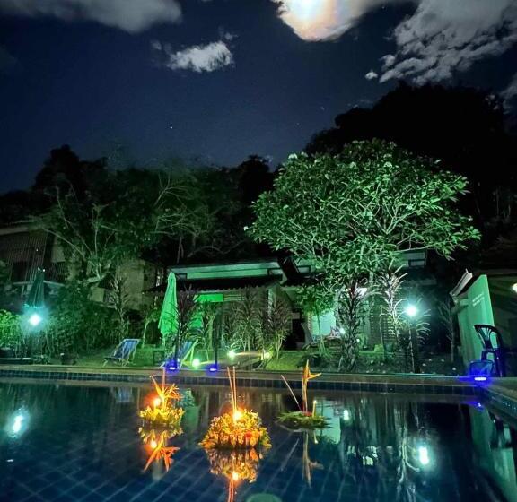 Standard Szoba King Size Bed, Grand Tree