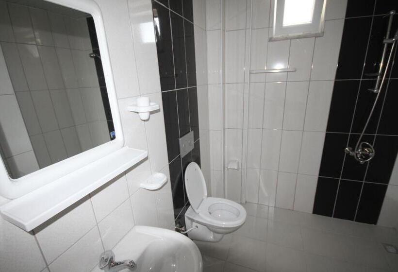 اتاق استاندارد سه نفره, Grun