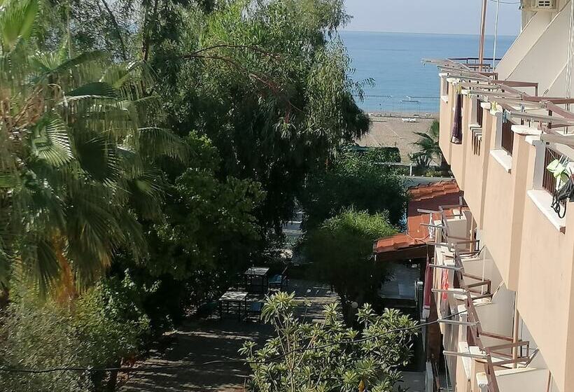 اتاق استاندارد سه نفره, Grun