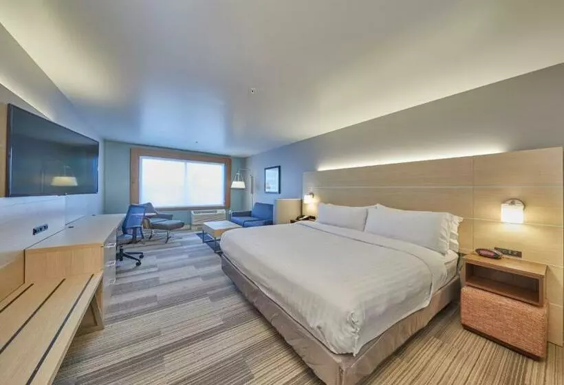 キングサイズベッドのスイートルーム, Holiday Inn Express & Suites   Hermiston Downtown, An Ihg