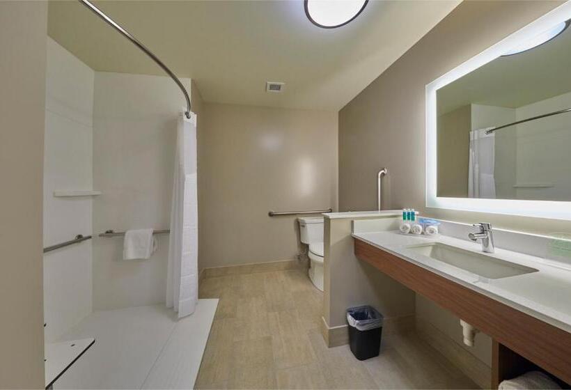 Номер Стандарт Адаптированный для Инвалидов, Holiday Inn Express & Suites   Hermiston Downtown, An Ihg