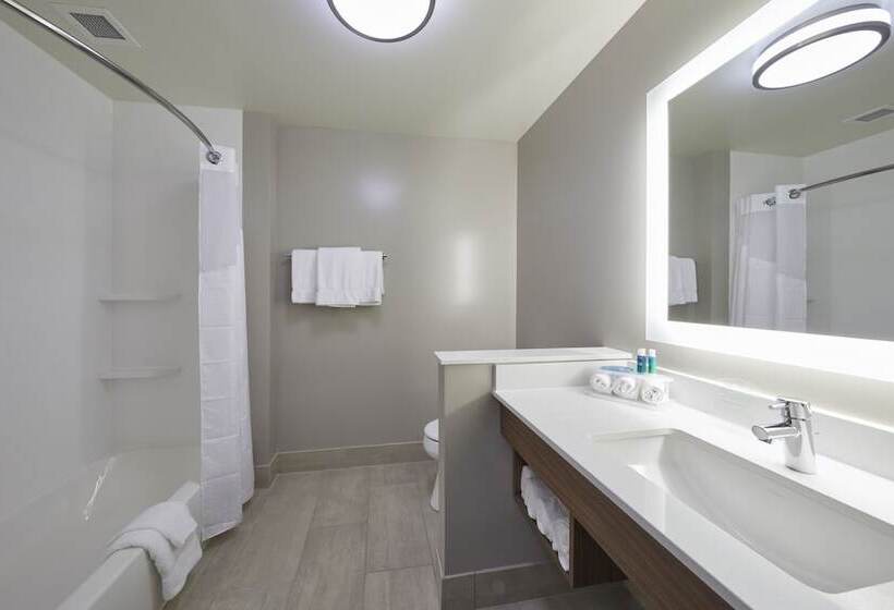 جناح, Holiday Inn Express & Suites   Hermiston Downtown, An Ihg