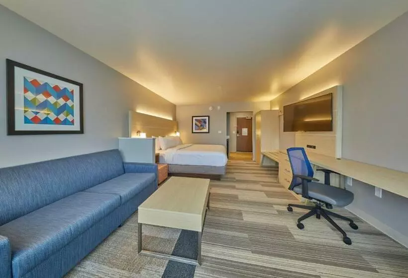 キングサイズベッドのスイートルーム, Holiday Inn Express & Suites   Hermiston Downtown, An Ihg