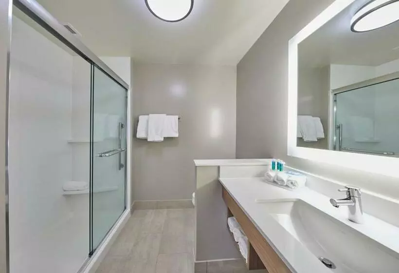キングサイズベッドのスイートルーム, Holiday Inn Express & Suites   Hermiston Downtown, An Ihg