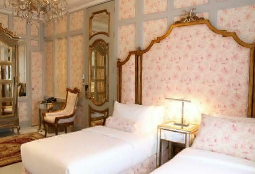 חדר סטנדרט, Kamiseta