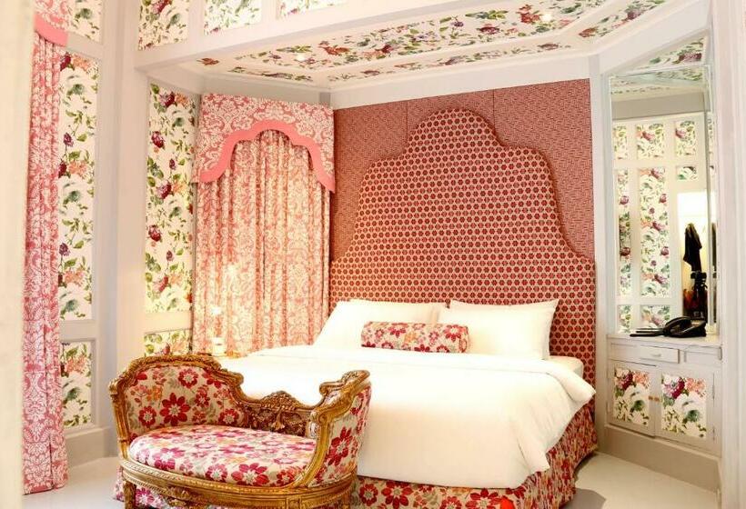 חדר דלוקס, Kamiseta