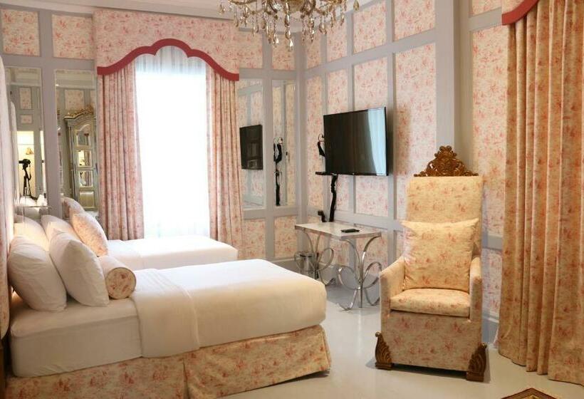 סוויטה, Kamiseta