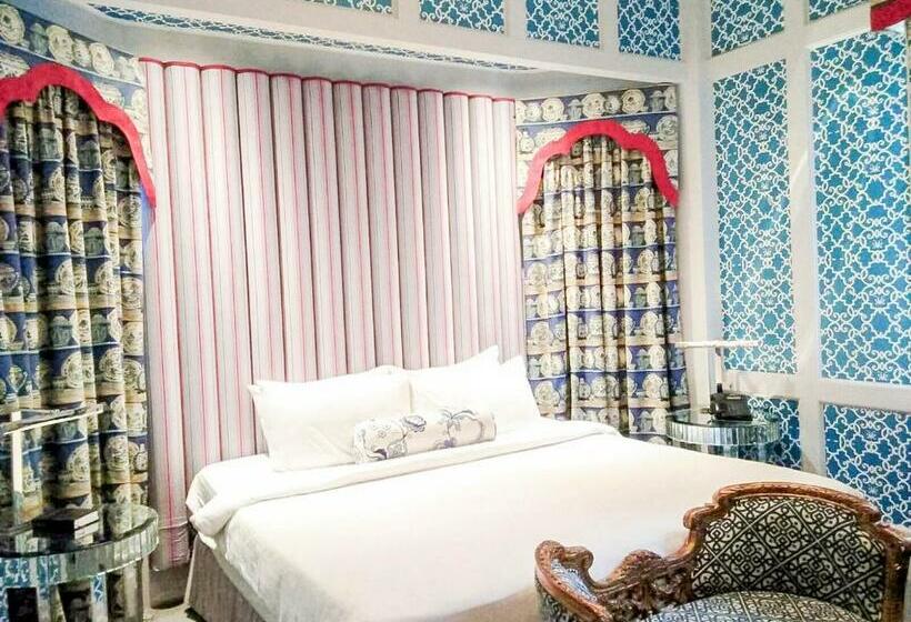 חדר דלוקס, Kamiseta