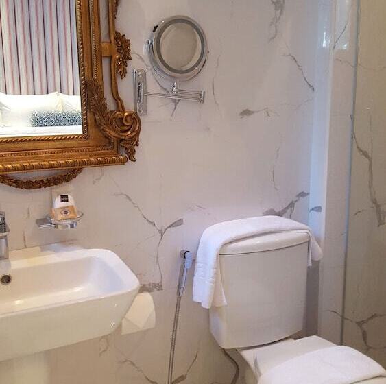 חדר דלוקס, Kamiseta