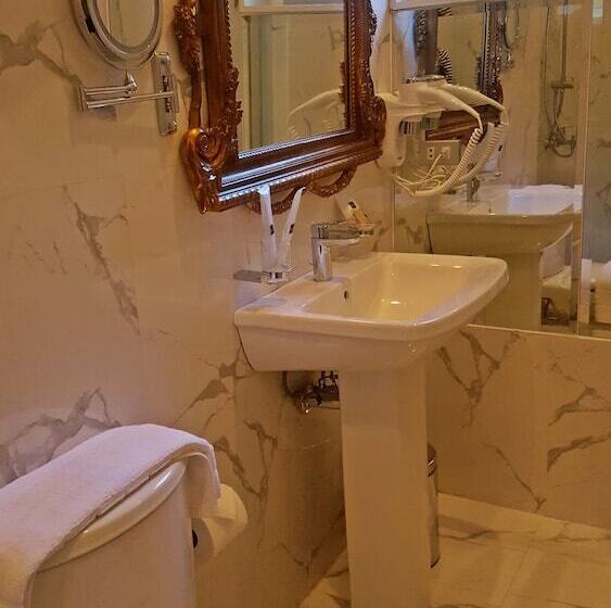 סוויטה, Kamiseta