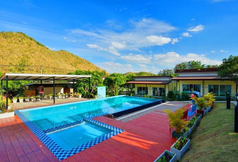 Номер Стандарт Вид на Бассейн, Theerama Cottage