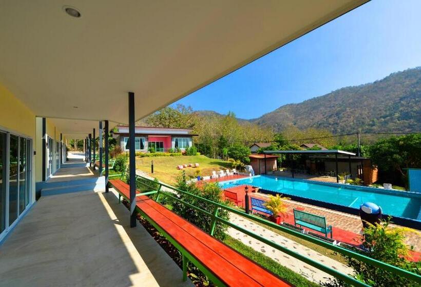 Семейный Номер Вид на Бассейн, Theerama Cottage