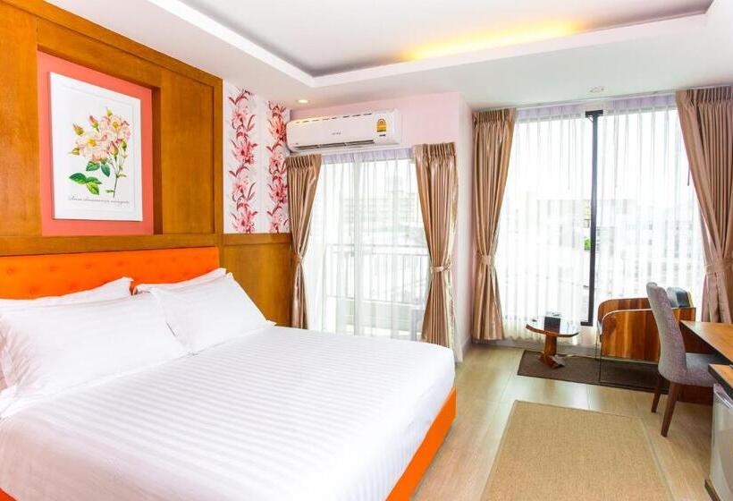 اتاق لوکس با بالکن, Triple B Boutique Residence