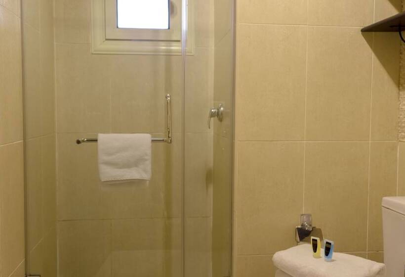 استودیوی لوکس, Newcity Hotel & Suites