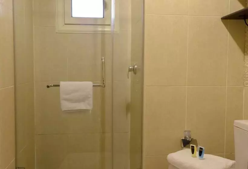 استودیوی لوکس, Newcity Hotel & Suites
