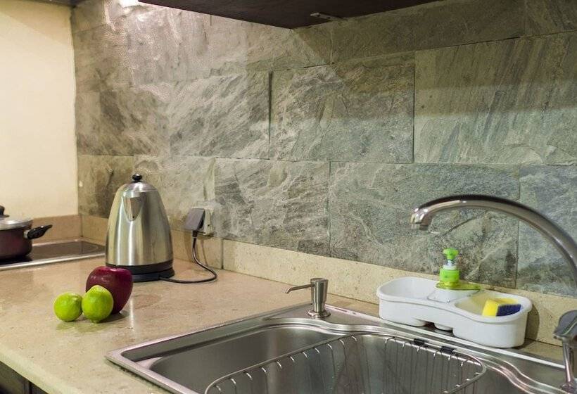 سوییت خانوادگی, Newcity Hotel & Suites