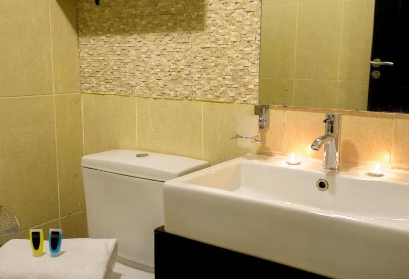 استودیوی لوکس, Newcity Hotel & Suites