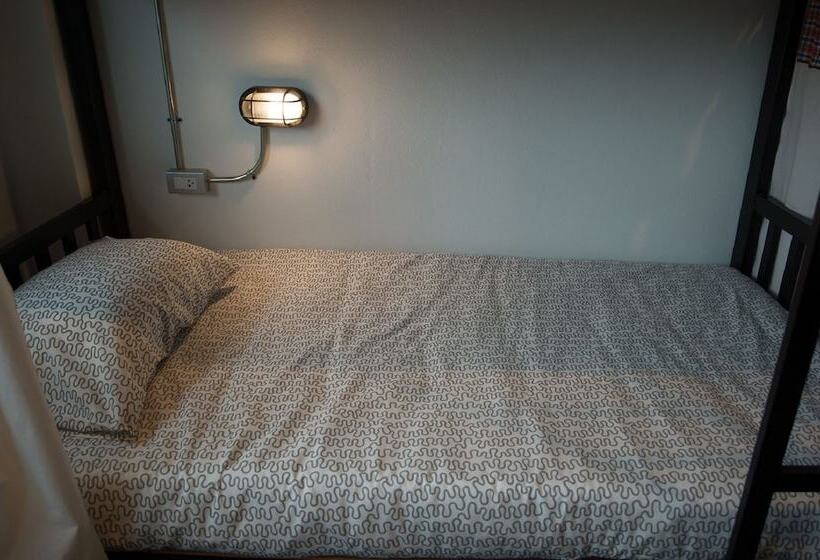 تختخواب در اتاق مشترک, Allsum Hostel