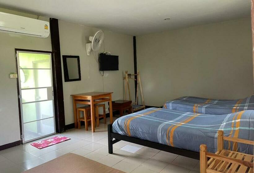 اتاق استاندارد با بالکن, Chiang Dao Hostel
