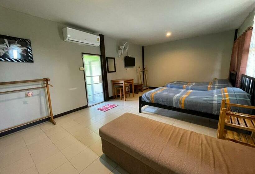 Номер Стандарт с Балконом, Chiang Dao Hostel