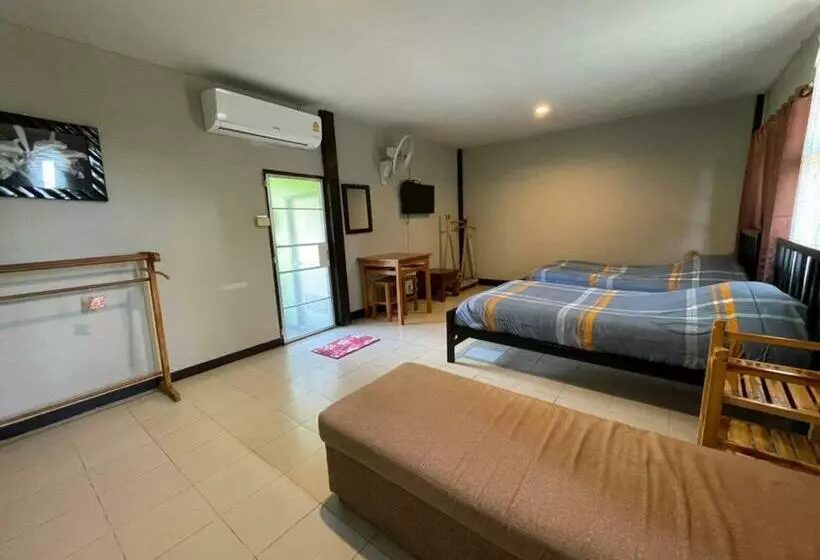 バルコニー付きスタンダードルーム, Chiang Dao Hostel