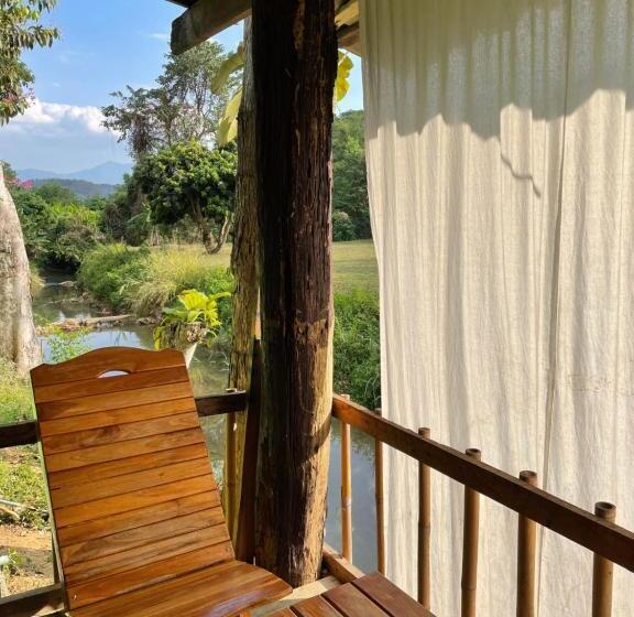 Номер Стандарт с Балконом, Chiang Dao Hostel