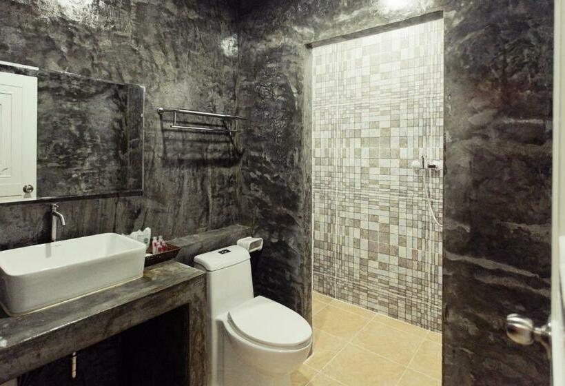 חדר סטנדרט יחיד, The Proud