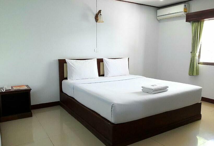 キングサイズベッドのスタンダードルーム, โรงแรมฟ้าพราวฝน Fah Proud Fon