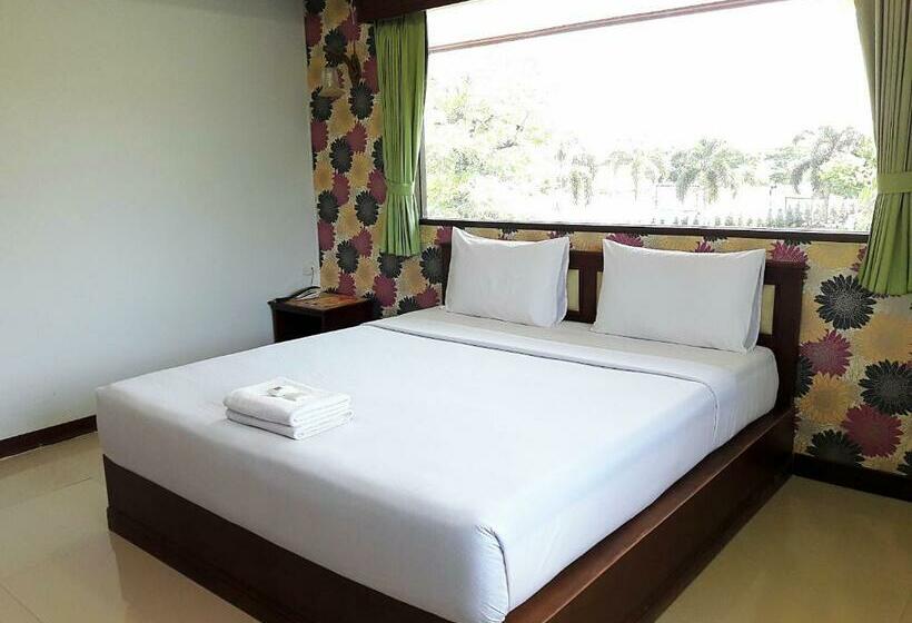 キングサイズベッドのデラックスルーム, โรงแรมฟ้าพราวฝน Fah Proud Fon