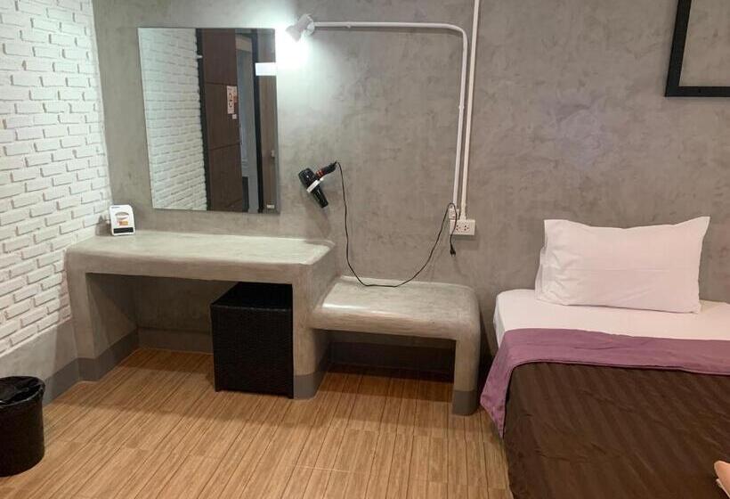 이코노미 룸, The Loft @chiangrai