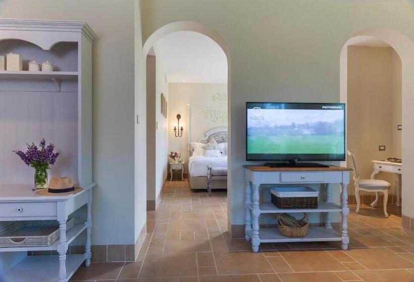 סוויטה, U Khao Yai