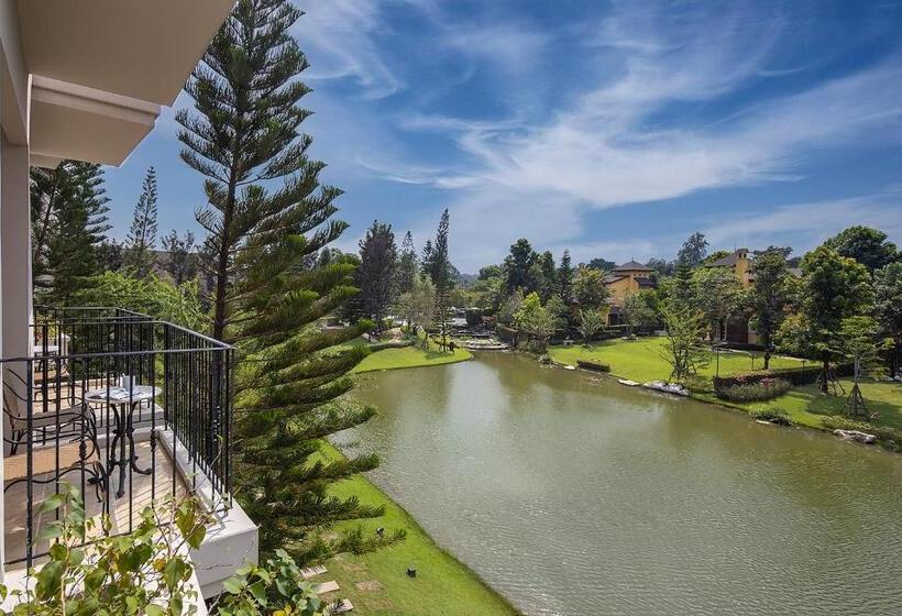 Superior room with lake view, U Khao Yai
