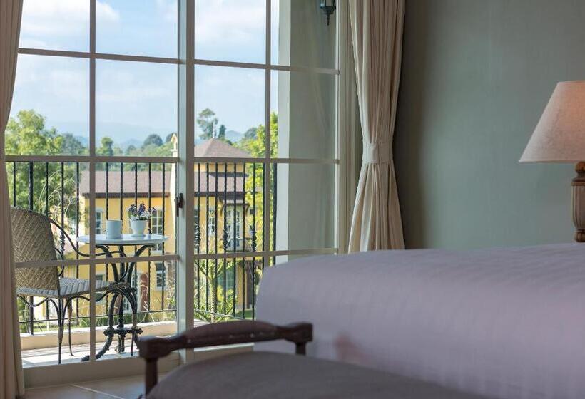 Superior room with lake view, U Khao Yai