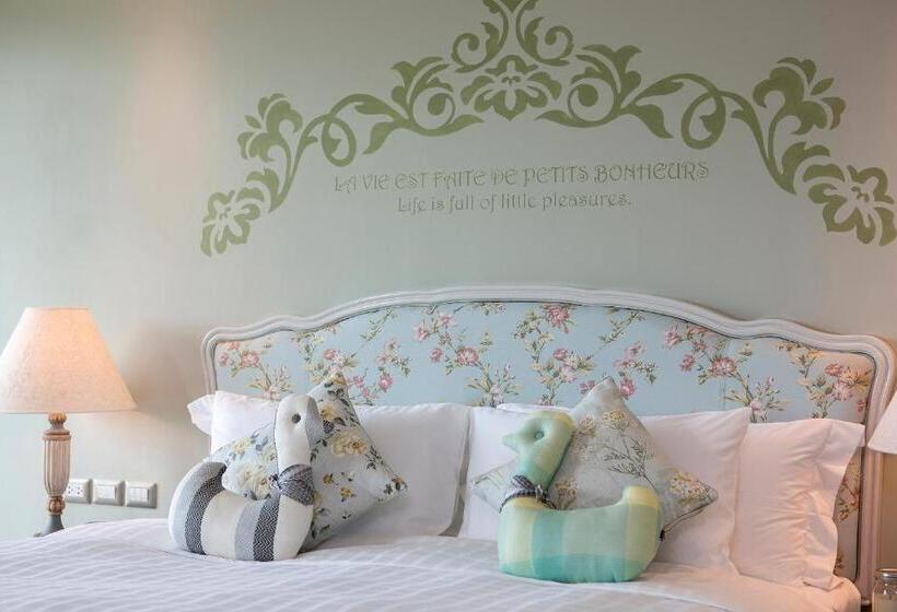 Superior room with lake view, U Khao Yai