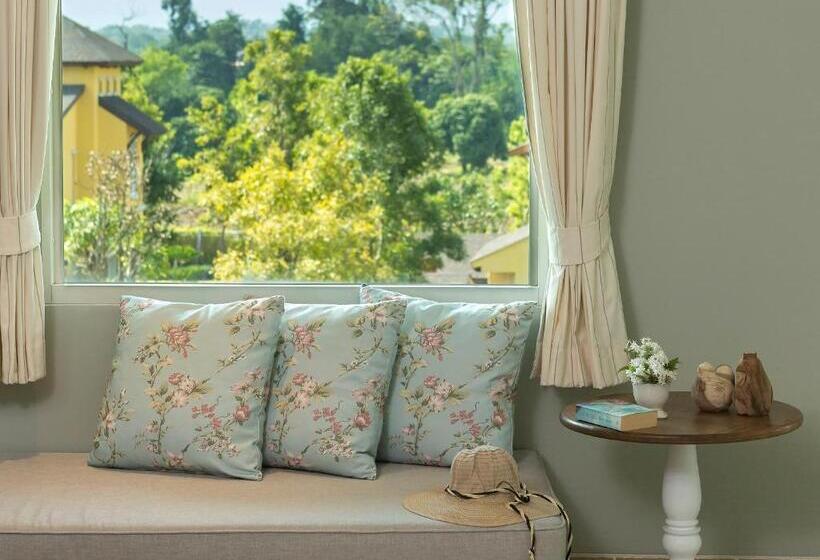 Superior room with lake view, U Khao Yai