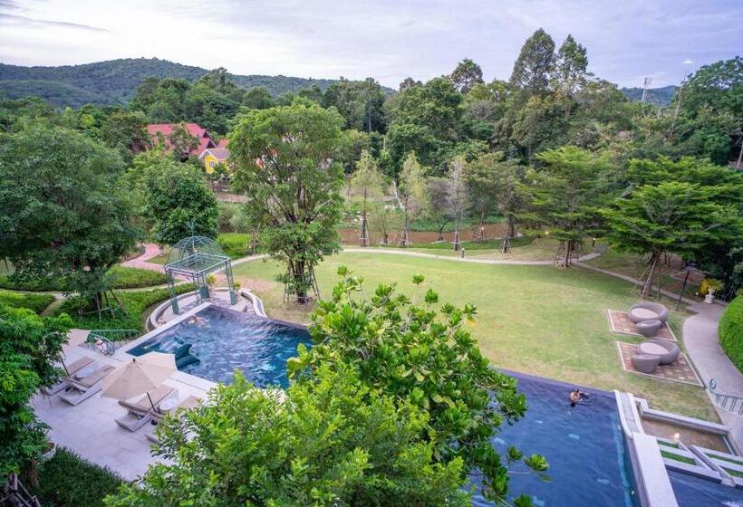 חדר דלוקס נוף בריכה, U Khao Yai