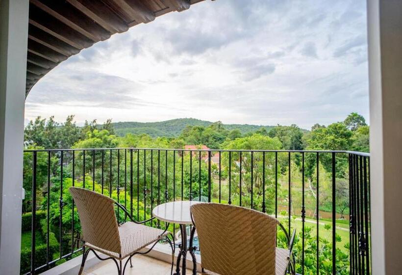 חדר דלוקס נוף בריכה, U Khao Yai