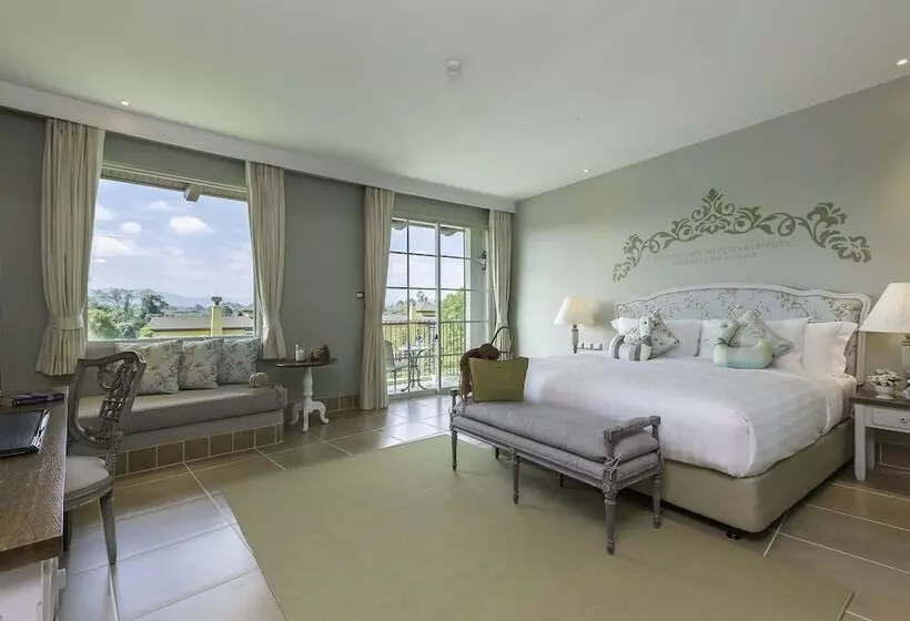 Superior room with lake view, U Khao Yai