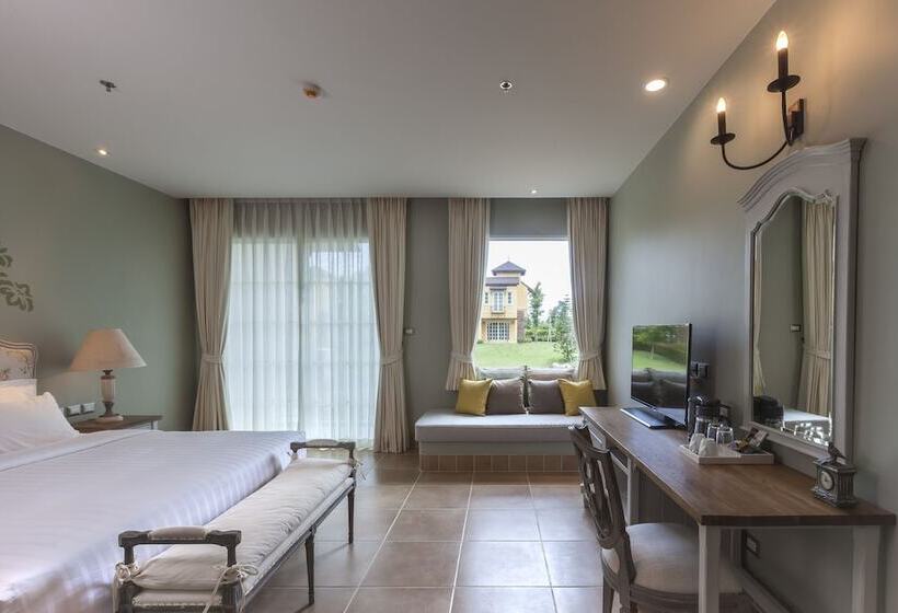 Superior room with lake view, U Khao Yai