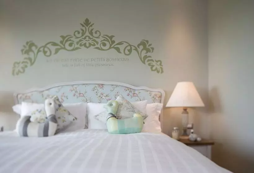 Superior room with lake view, U Khao Yai