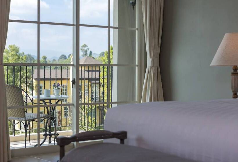 Superior room with lake view, U Khao Yai